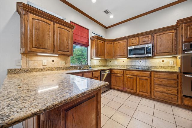 845 Canyon Crest Drive, Irving, TX 75063
