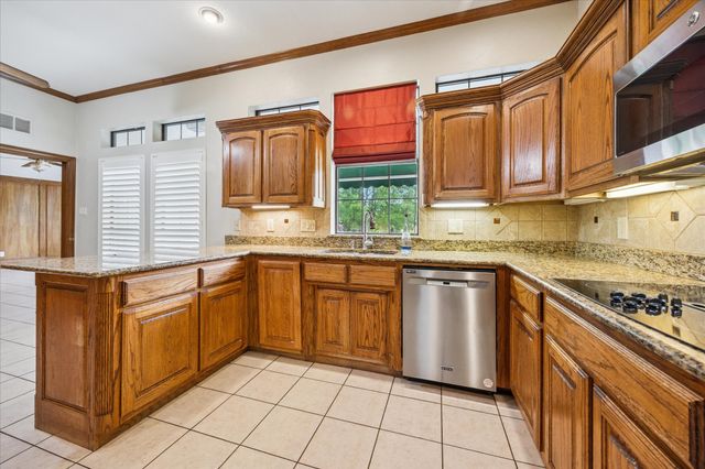 845 Canyon Crest Drive, Irving, TX 75063