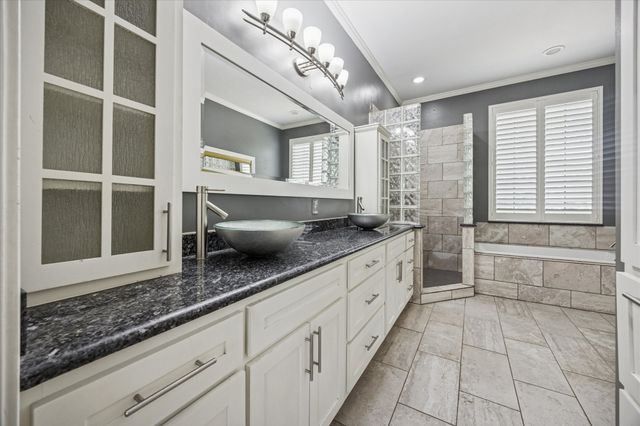 845 Canyon Crest Drive, Irving, TX 75063
