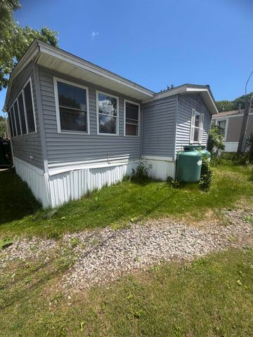17 Wayland Circle, Exeter, NH 03833