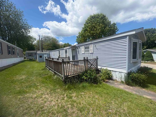 17 Wayland Circle, Exeter, NH 03833