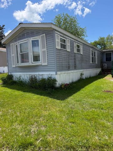 17 Wayland Circle, Exeter, NH 03833