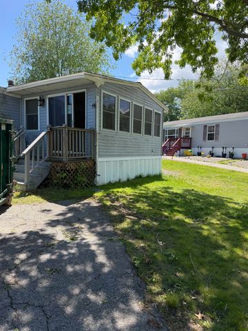 17 Wayland Circle, Exeter, NH 03833