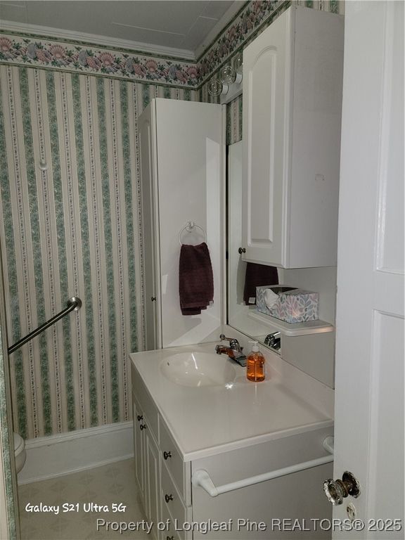 209 E Elwood Avenue, Raeford, NC 28376 — photo 15