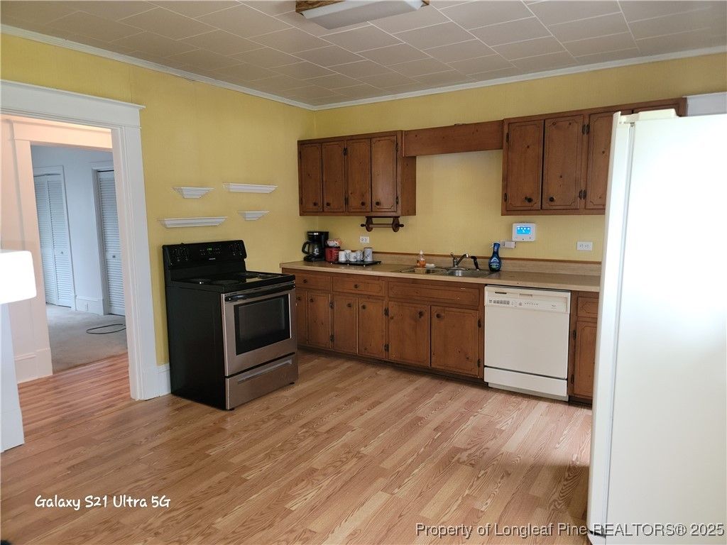 209 E Elwood Avenue, Raeford, NC 28376 — photo 17