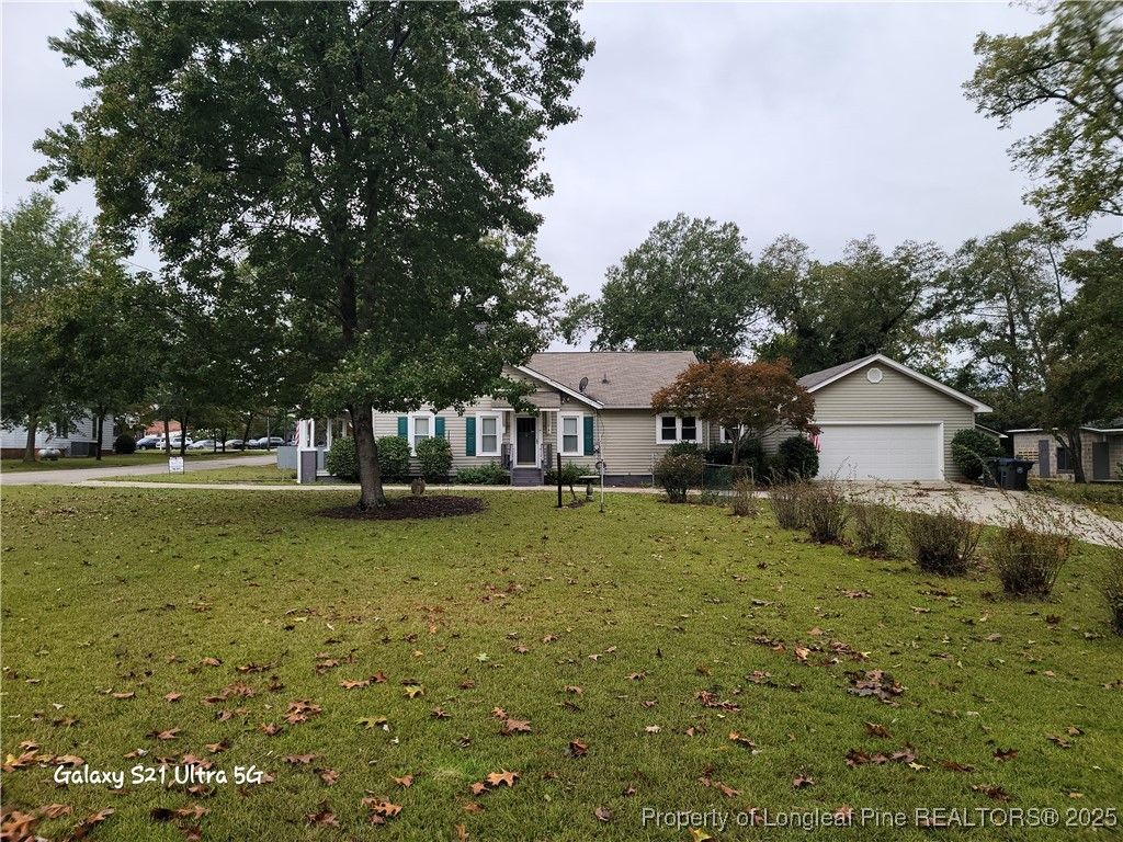 209 E Elwood Avenue, Raeford, NC 28376 — photo 2