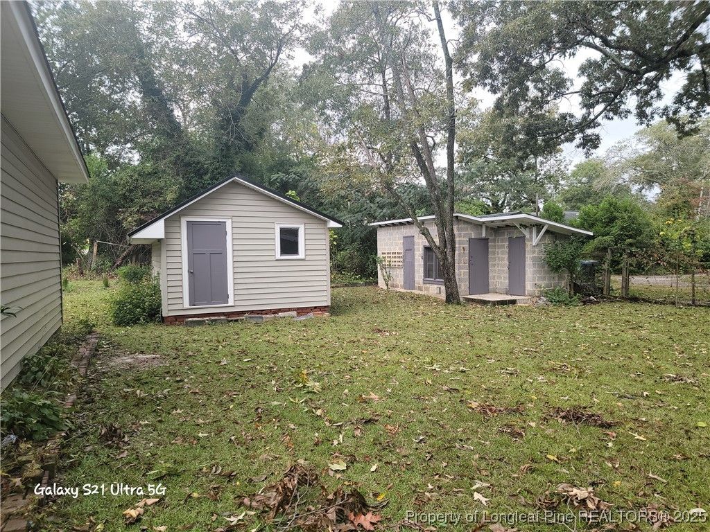 209 E Elwood Avenue, Raeford, NC 28376 — photo 3