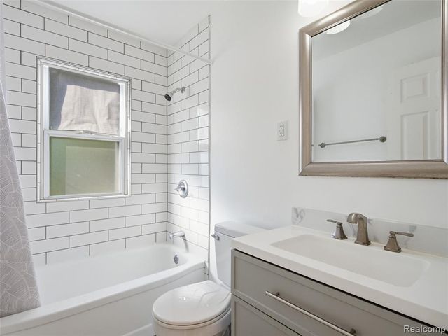 629 W Kalama Avenue, Madison Heights, MI 48071