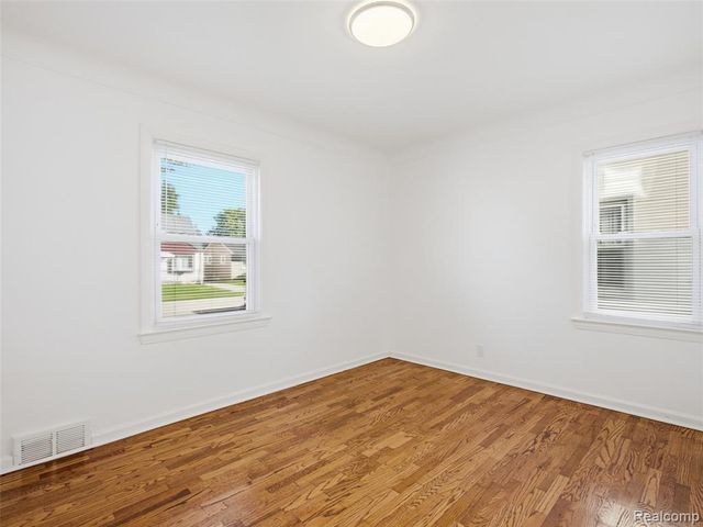 629 W Kalama Avenue, Madison Heights, MI 48071