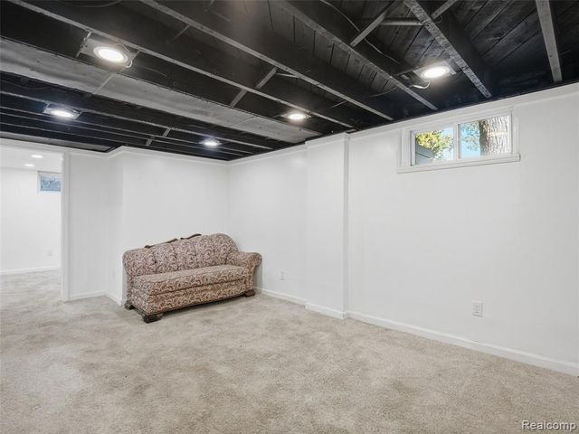 629 W Kalama Avenue, Madison Heights, MI 48071