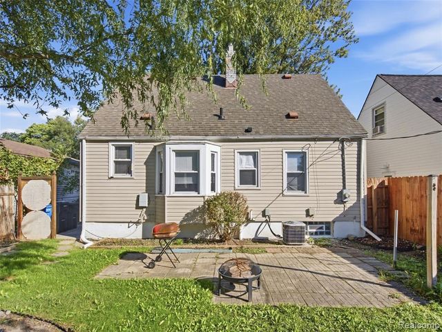 629 W Kalama Avenue, Madison Heights, MI 48071