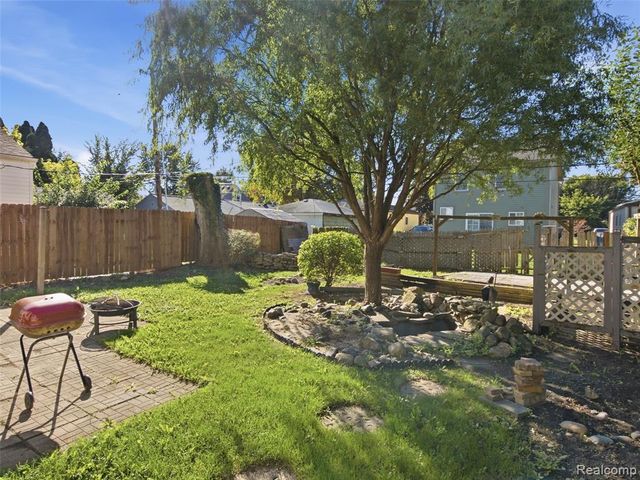 629 W Kalama Avenue, Madison Heights, MI 48071
