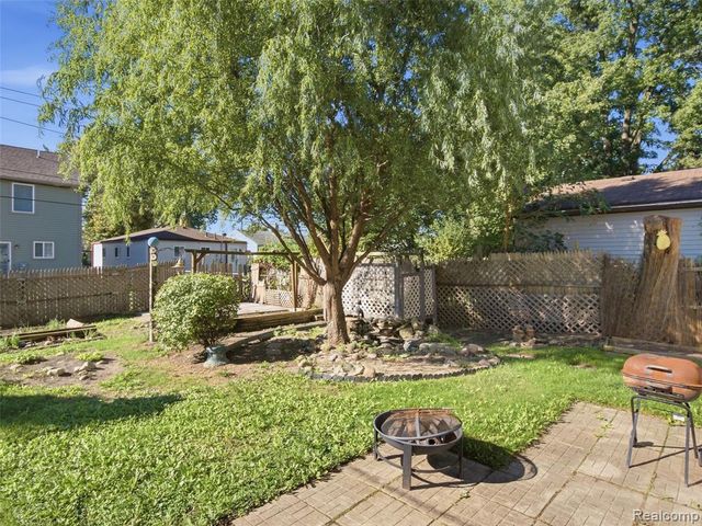 629 W Kalama Avenue, Madison Heights, MI 48071