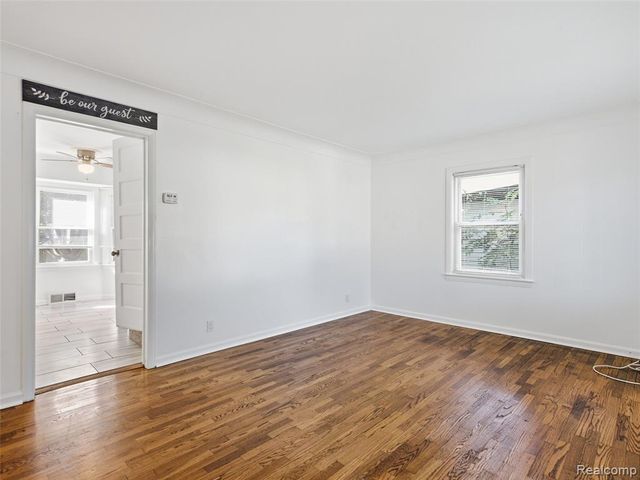 629 W Kalama Avenue, Madison Heights, MI 48071