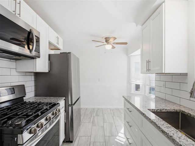 629 W Kalama Avenue, Madison Heights, MI 48071
