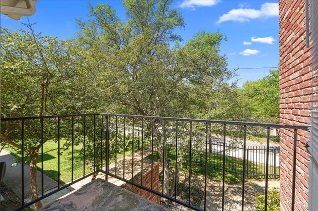 7510 Holly Hill Drive 152, Dallas, TX 75231