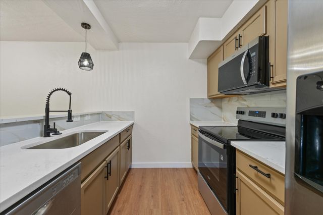 7510 Holly Hill Drive 152, Dallas, TX 75231