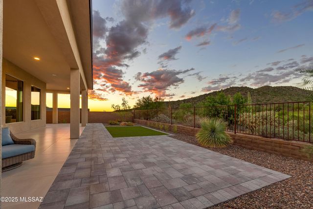6862 W Patina Drive, Marana, AZ 85658