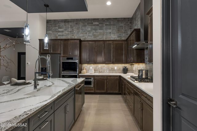 6862 W Patina Drive, Marana, AZ 85658