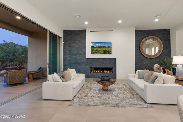 6862 W Patina Drive, Marana, AZ 85658