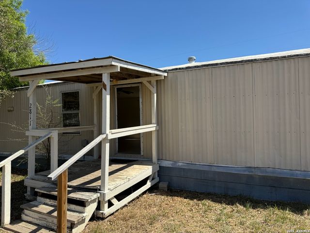 2811 Southern Breeze, Hondo, TX 78861