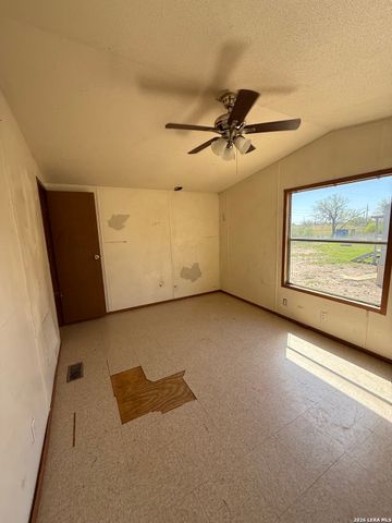 2811 Southern Breeze, Hondo, TX 78861