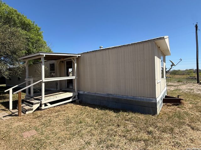 2811 Southern Breeze, Hondo, TX 78861