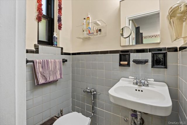 139-15 83rd Avenue 226, Briarwood, NY 11435
