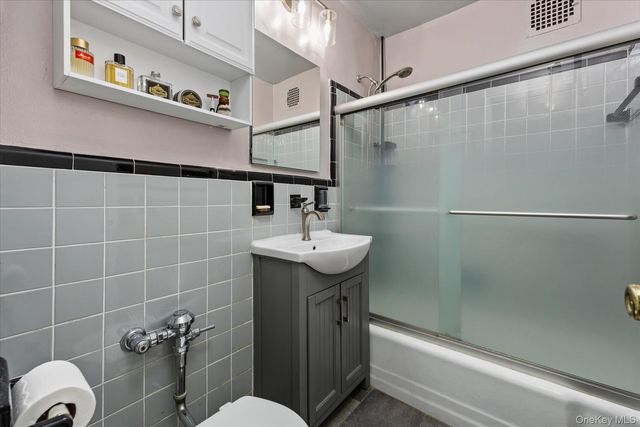 139-15 83rd Avenue 226, Briarwood, NY 11435