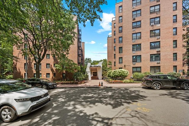 139-15 83rd Avenue 226, Briarwood, NY 11435