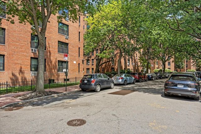 139-15 83rd Avenue 226, Briarwood, NY 11435