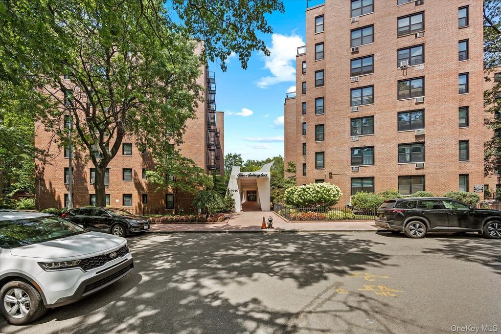 139-15 83rd Avenue 226, Briarwood, NY 11435 — photo 3
