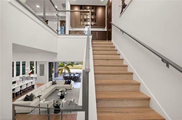 380 Trade Winds AVE, Naples, FL 34108