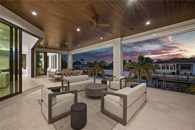 380 Trade Winds AVE, Naples, FL 34108