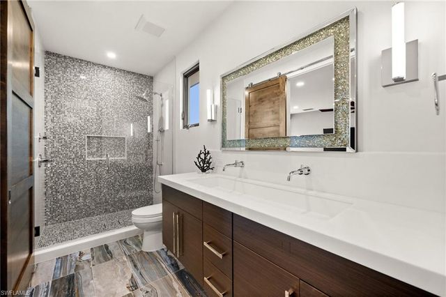 380 Trade Winds AVE, Naples, FL 34108