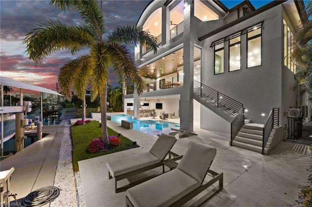 380 Trade Winds AVE, Naples, FL 34108
