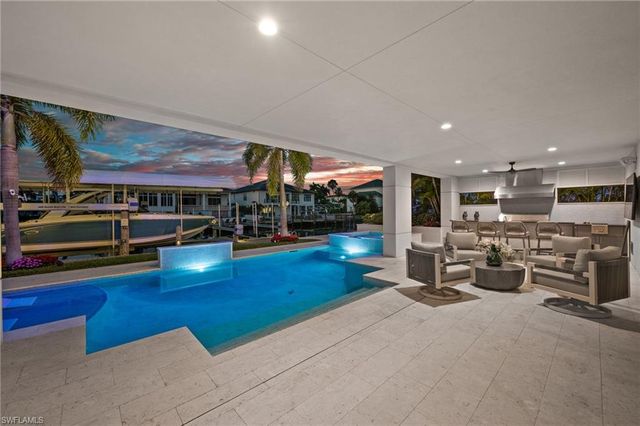 380 Trade Winds AVE, Naples, FL 34108