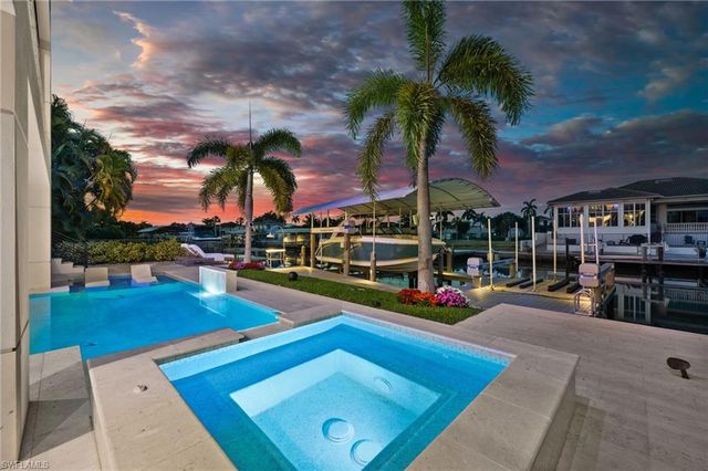380 Trade Winds AVE, Naples, FL 34108