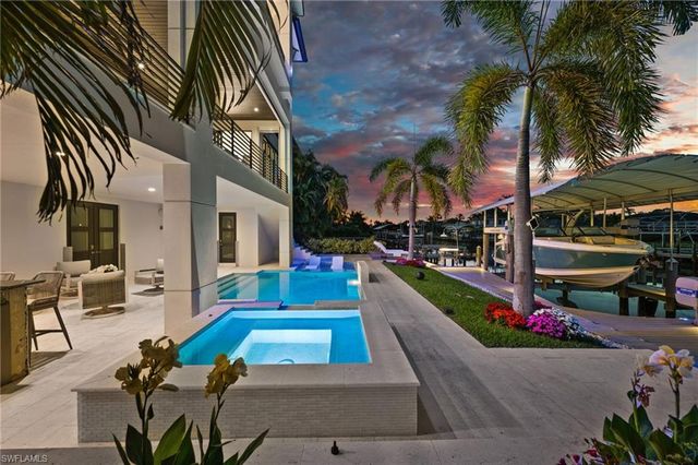 380 Trade Winds AVE, Naples, FL 34108