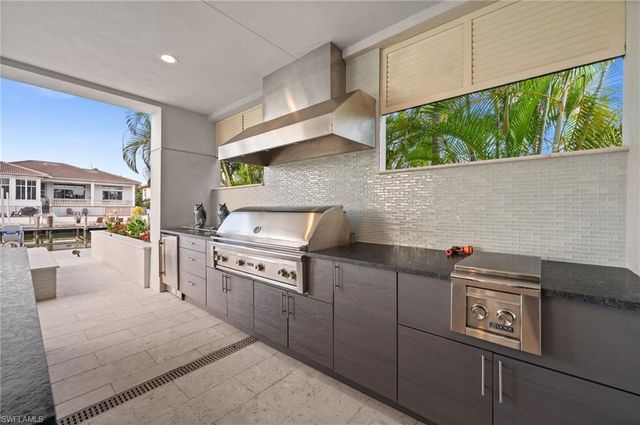 380 Trade Winds AVE, Naples, FL 34108