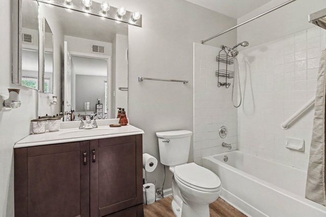 3255 Kirchoff Road 203, Rolling Meadows, IL 60008