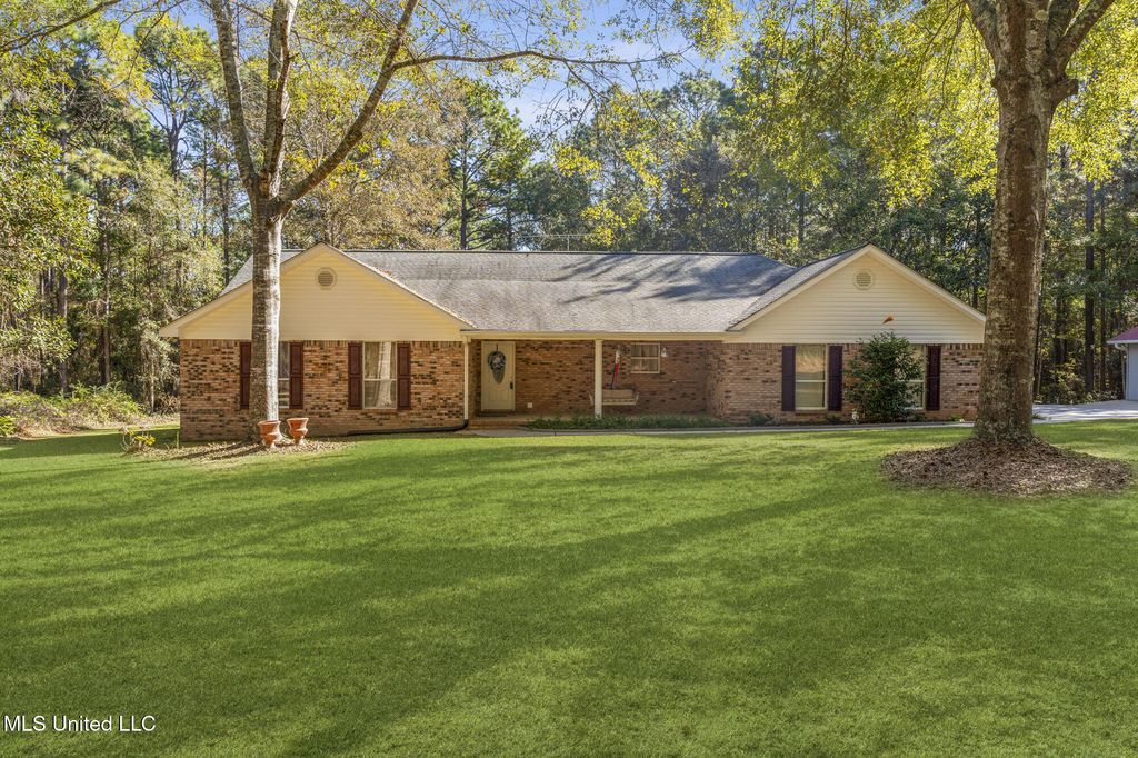 304 Boggy Hollow Road, Purvis, MS 39475