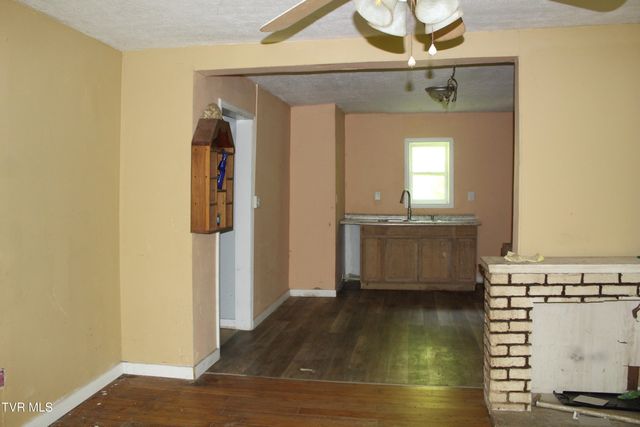1438 Ely Town Road, Dryden, VA 24243