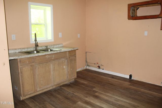 1438 Ely Town Road, Dryden, VA 24243