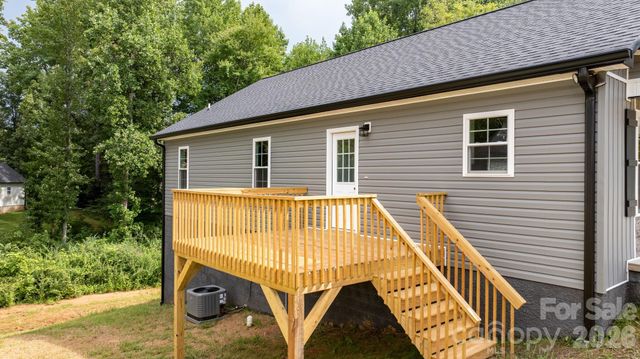 128 Buck Shoals Circle, Hudson, NC 28638
