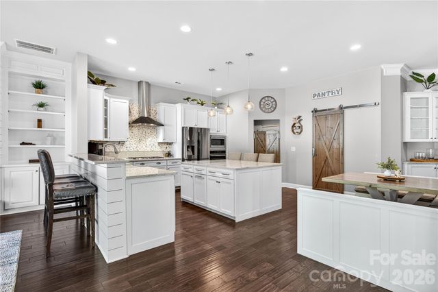 121 Leeward Shoals Lane, Mooresville, NC 28117