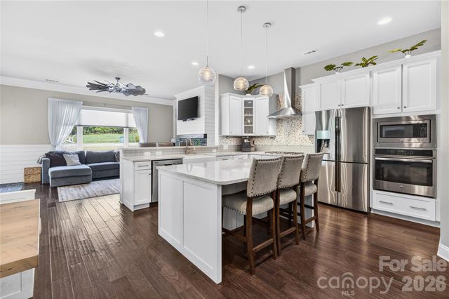121 Leeward Shoals Lane, Mooresville, NC 28117