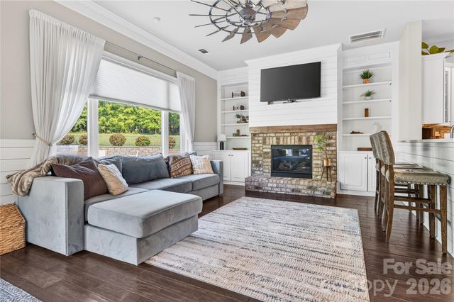 121 Leeward Shoals Lane, Mooresville, NC 28117