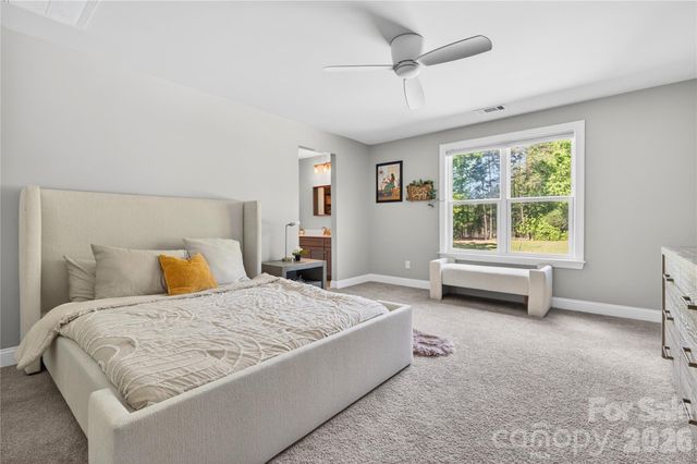 121 Leeward Shoals Lane, Mooresville, NC 28117