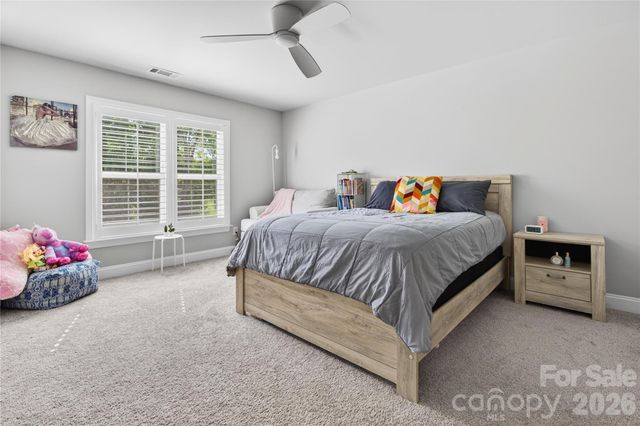 121 Leeward Shoals Lane, Mooresville, NC 28117
